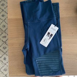 NWT Alo Yoga Moto HW Eclipse Leggings - Large